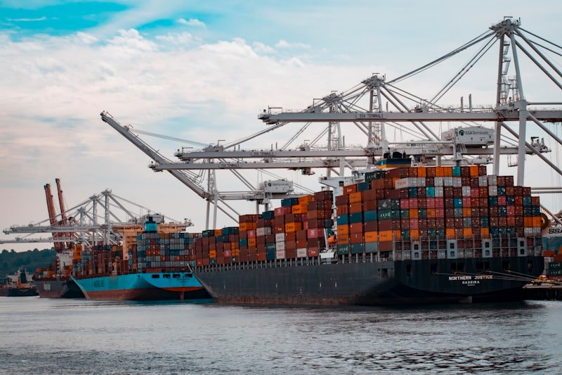 Global trade network with blockchain connections